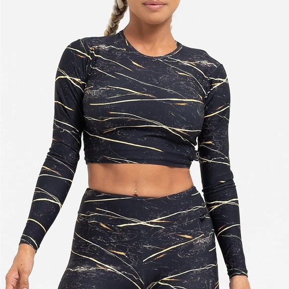 lici fit Tops - Licifit TIGER'S EYE LONG SLEEVE CROP TOP Size S/M